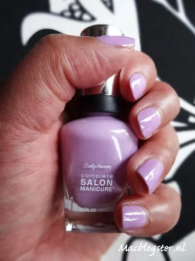 Sally Hansen pastel roze nagellak swatch