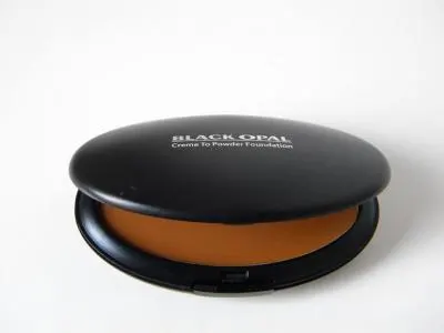 De 5 Beauty Musthaves van 'The Dutch Lady of Fashion' 2 Beauty musthaves: Black Opal creme foundation