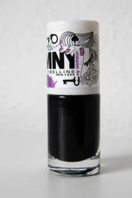 De 5 Beauty Musthaves van 'The Dutch Lady of Fashion' 4 Beauty musthaves: MNY nagellak