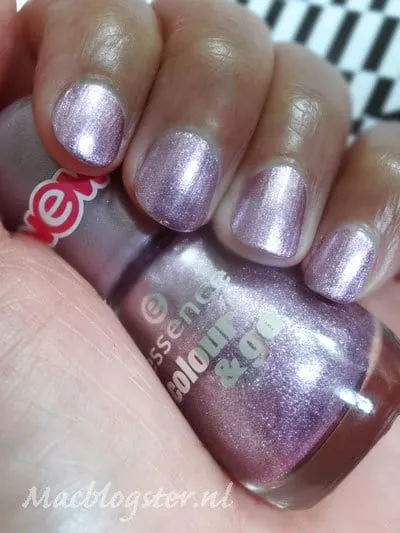 Super stylish essence nagellak swatches - voor de feestdagen 3 Essence colour & go Pink & Proud