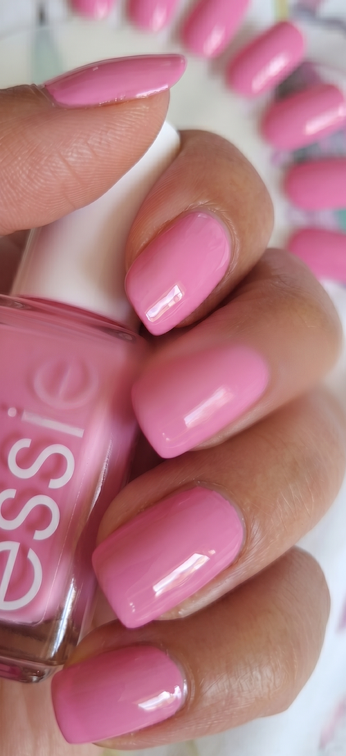 essie Nagellak Review: 3 Kleurtjes Intensief Getest 5 essie Lovie Dovie nagellak swatch