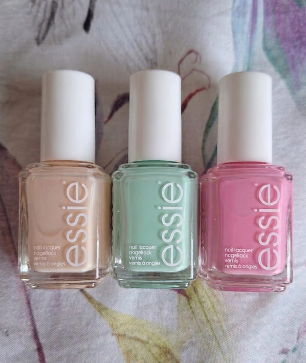essie Nagellak Review: 3 Kleurtjes Intensief Getest 1 essie nagellak review: Mint Candy Apple Lovie Dovie Mademoiselle