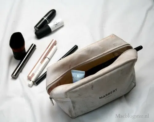 mijn make-up bag tijdens Amsterdam Fashion Week