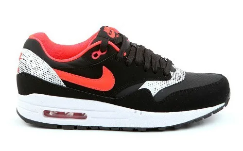 Maak jij je ook schuldig aan Valentijnsdag Selfies? 1 Nike Air Max 1 Saint Valentine's Day