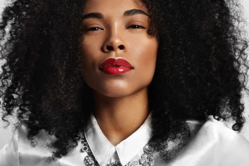 Hoe vind je de juiste rode lipstick die bij je huidskleur past: tips & tricks