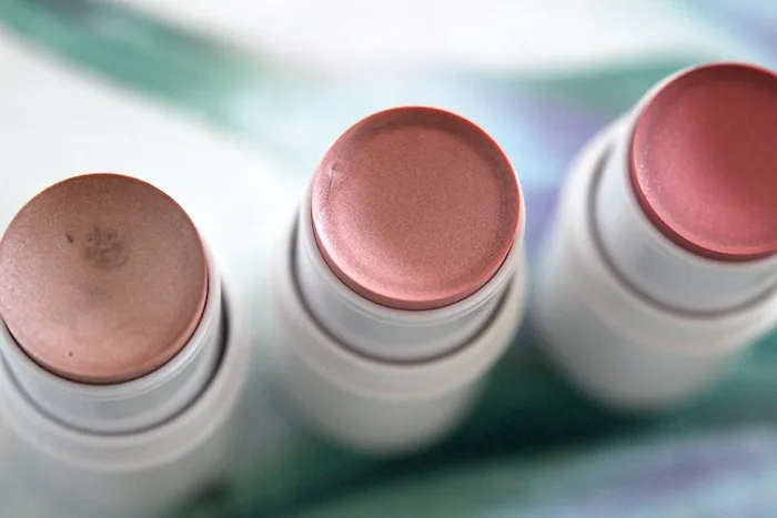 Review 2x ELF Monochromatic Multi Stick: Peach & Rose 2 elf highlighter en blush stick review
