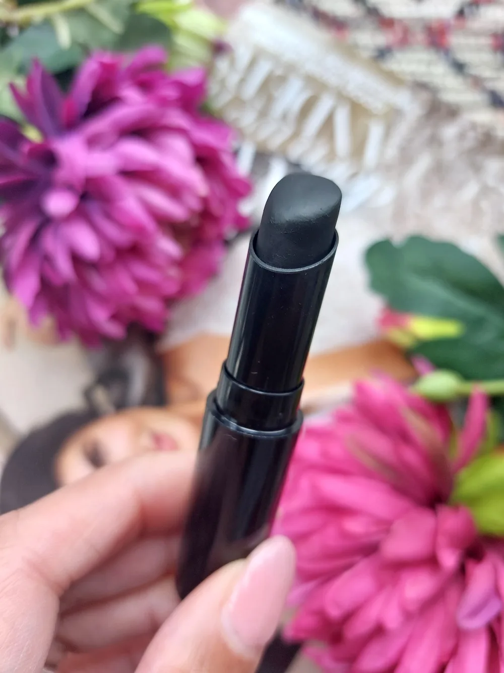 zwarte lippenstift aanbrengen