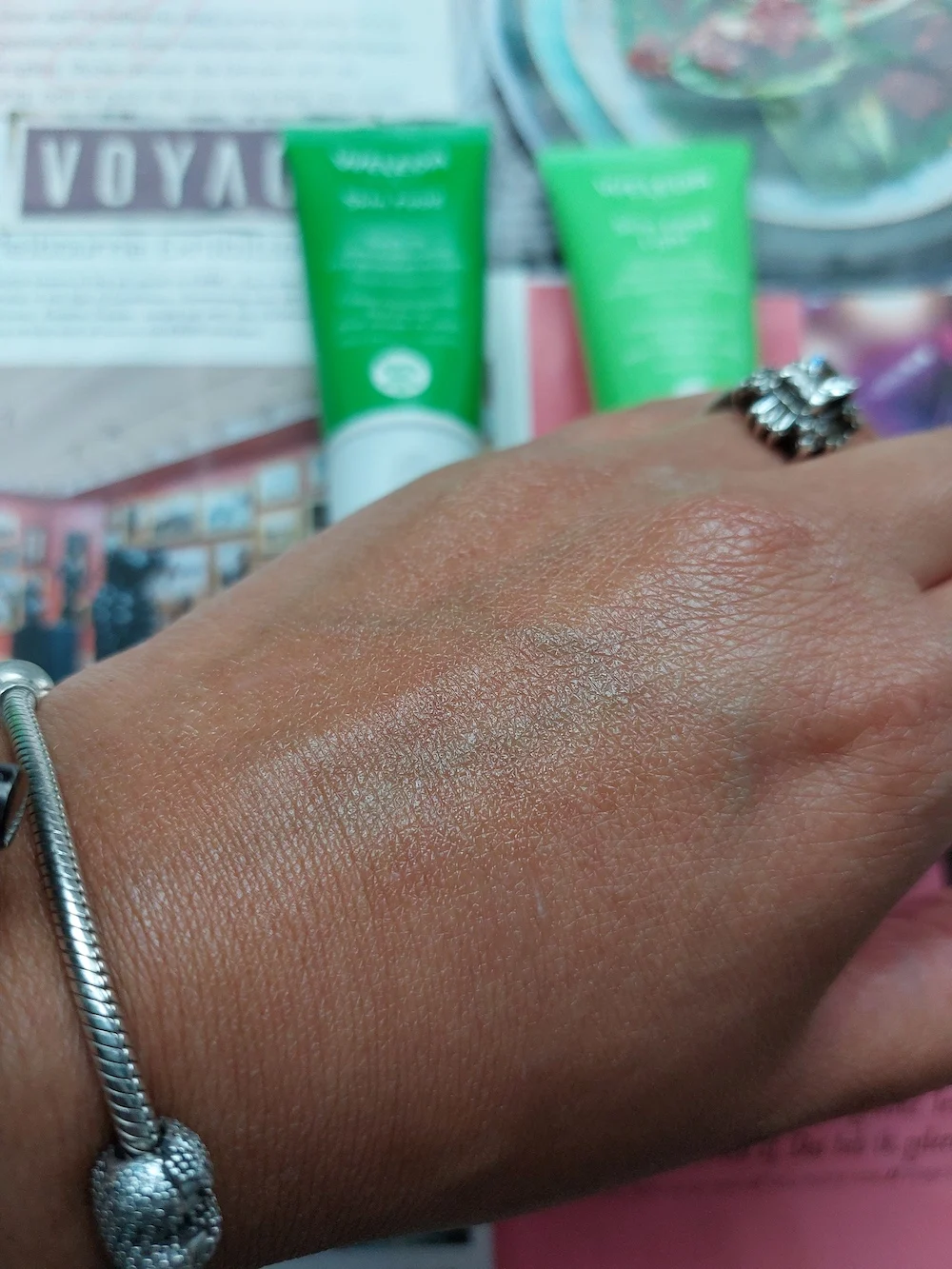Weleda Skin Food review: Helpt dit Tegen een Droge Huid? 8 weleda skinfood verschil op hand