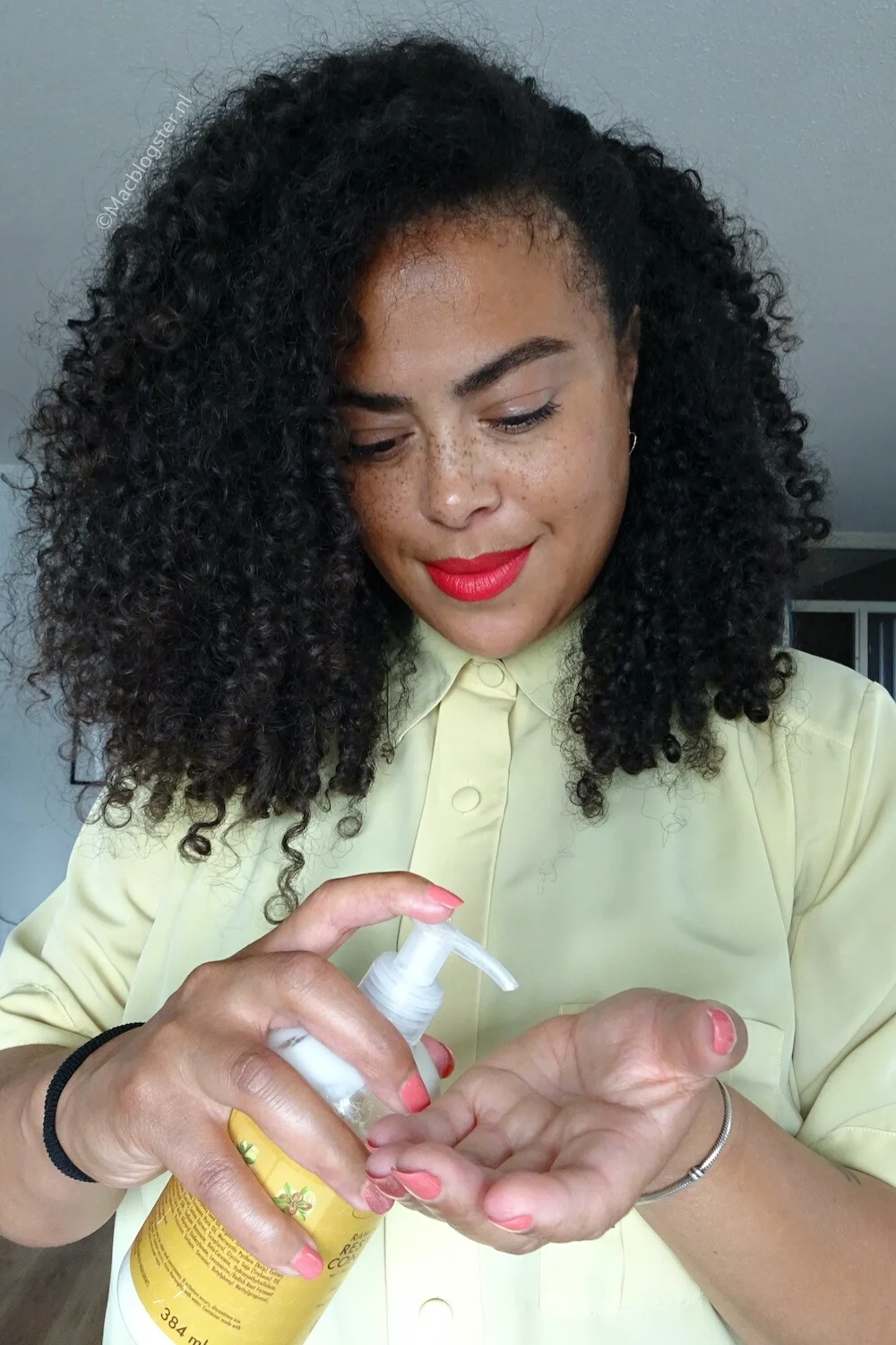 3 Deep Conditioning Don’ts: hiermee doe je je krullen meer kwaad dan goed 3 deep conditioner krullen